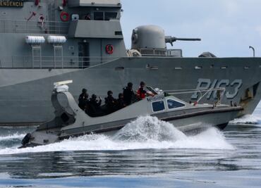 Mexican Navy intercepts boat with 3 tons of cocaine off Quintana Roo coast