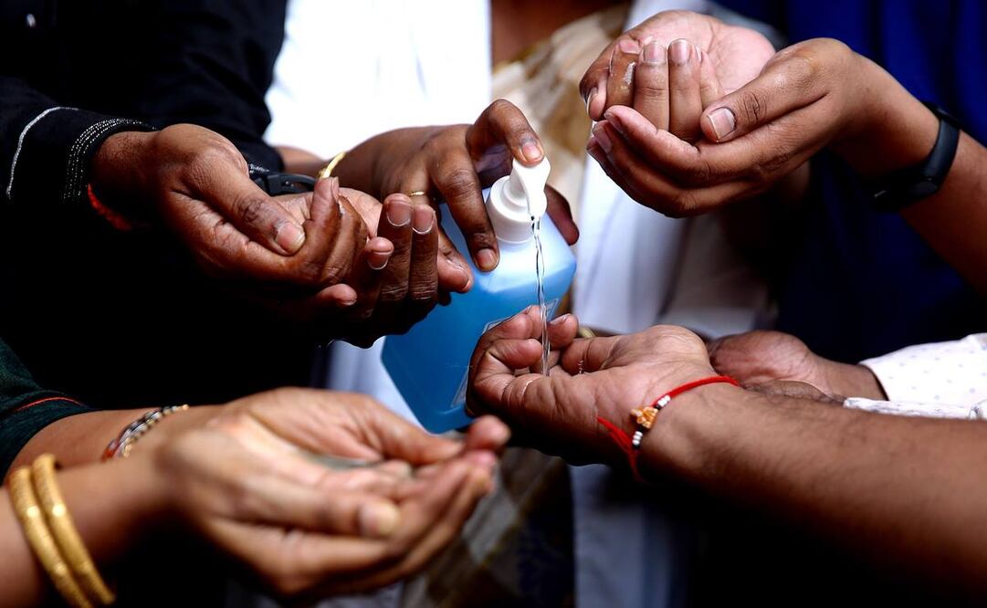 Lavarse las manos es una de las principales medidas para prevenir el coronavirus (Foto: EFE)
