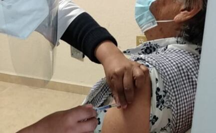 Piden no bajar la guardia a adultos mayores que se vacunaron contra Covid-19 en Sinaloa