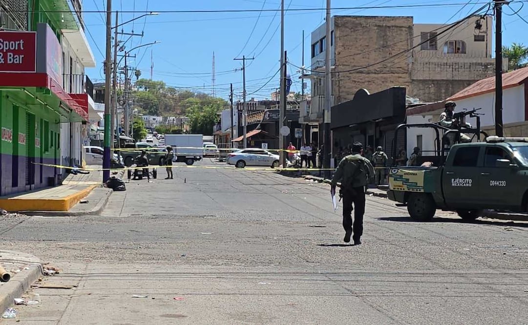 Violencia en Sinaloa: Asesinan a mujer frente a bar en Culiacán; agresores escapan.
Foto: Especial.