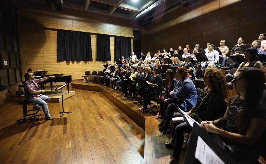 "(Una adaptación) donde se quitaba todos los matices sexista y tradicional, en cierto punto hasta machista", matizó el director del  Coro Nacional de Uruguay. FOTO: EFE.