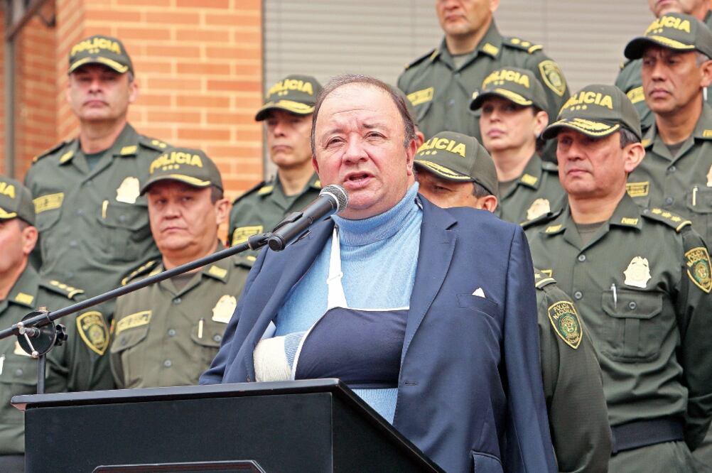 El ministro colombiano de Defensa, Luis Carlos Villegas, durante la cumbre extraordinaria de generales de la Policía, en Bogotá (MAURICIO DUEÑAS CASTAÑEDA. EFE)