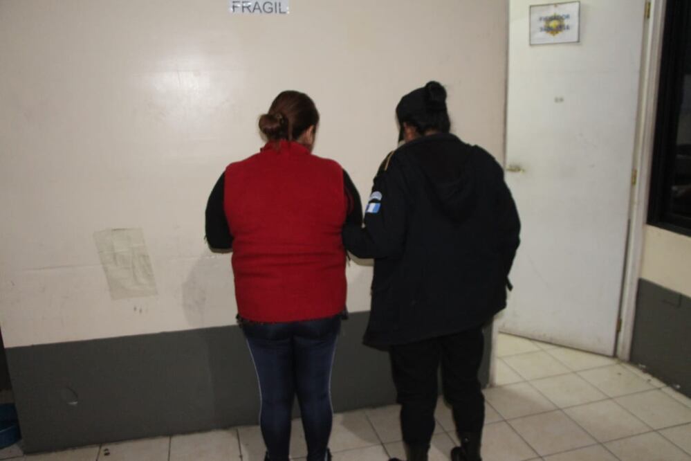 Foto: Twitter @PNCdeGuatemala / La ex candidata a alcaldesa fue detenida la noche del sábado por delitos electorales informo la Policía Nacional Civil de Guatemala