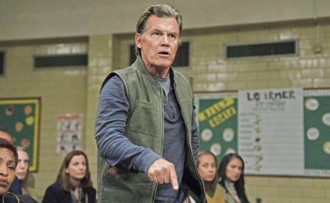 Josh Brolin en una escena de la historia de terror, Weapons. Foto: Warner Bros via AP