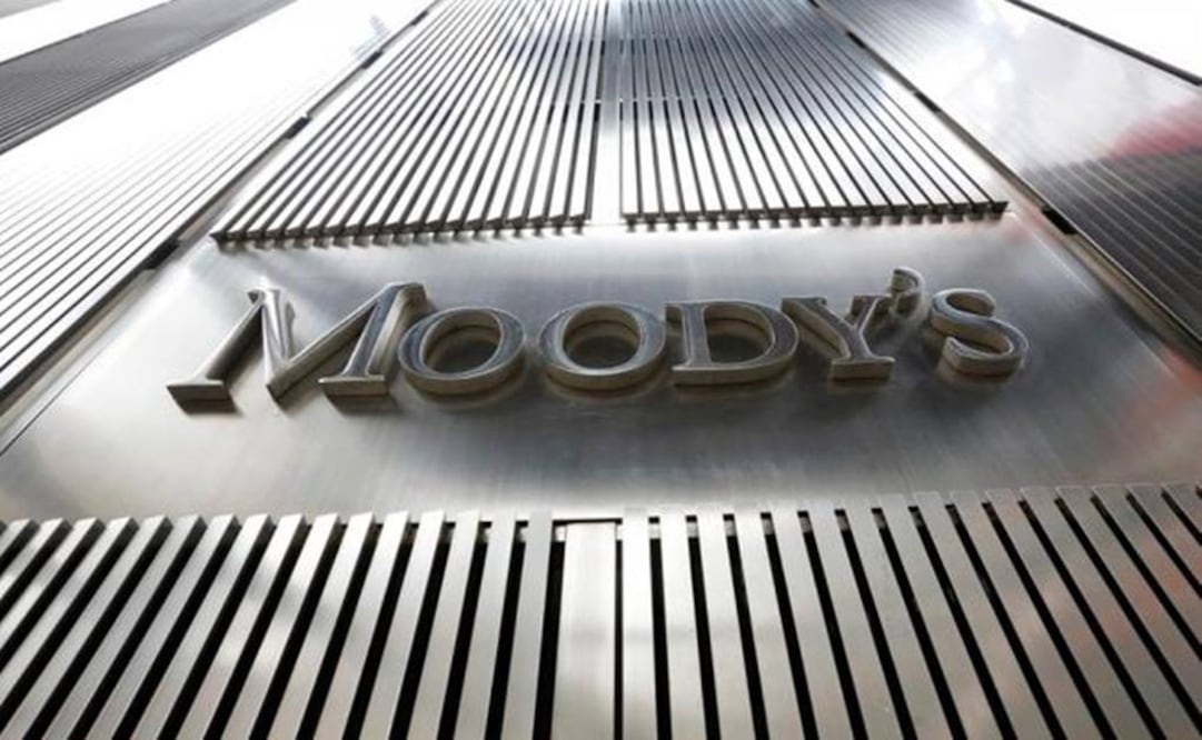 Moody's warns growing debt weighs on Mexico's rating