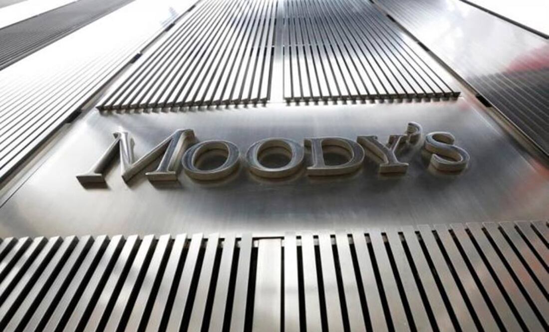 Moody's warns growing debt weighs on Mexico's rating