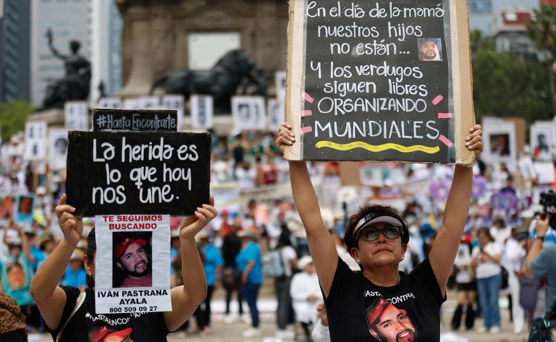 Madres buscadoras realizaron una marcha del Monumento a la Madre con rumbo al Ángel de la independencia este 10 de mayo de 2026. Foto: Diego Simón Sánchez/ EL UNIVERSAL
