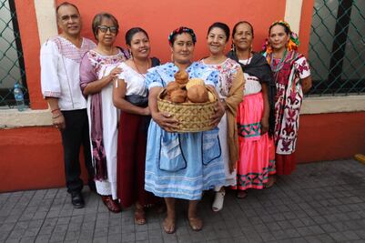 Presentan el libro "Oaxaca y sus cocineras. Tesoro gastronómico de México"