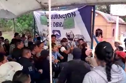 Se arma zafarrancho en inauguración de obra en Hidalgo VIDEO 