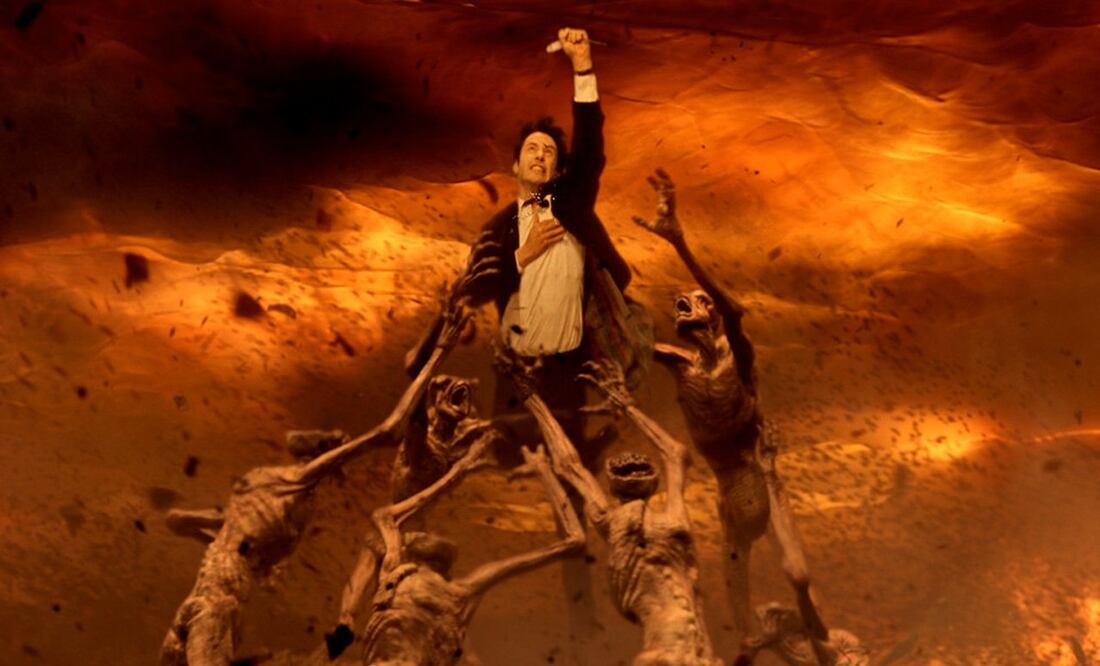 En el filme de 2005, Reeves interpreta a un detective con poderes psíquicos que está en busca de su redención Foto: HBO