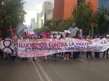 Marcha por el Día de la Mujer avanza por Reforma y Juárez