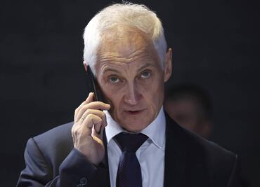 Ministros de Defensa de Rusia y EU hablan por teléfono sobre Ucrania, dice Moscú