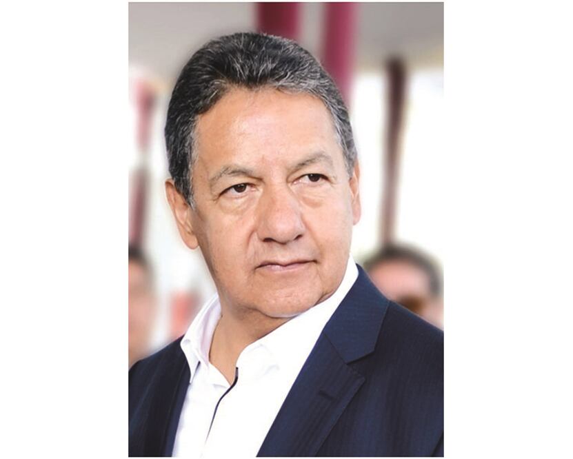 El político que se cree tan esencial como los médicos