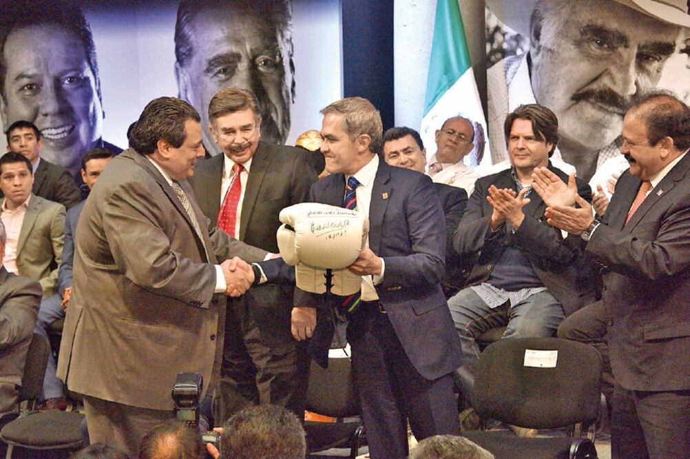 Miguel Ángel Mancera estuvo en un evento contra el cáncer (EFE)