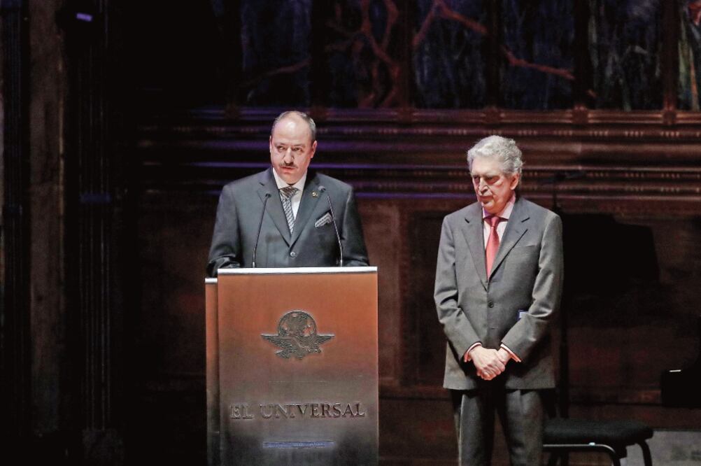En el concierto de gala que fue celebrado por el centenario de El Gran Diario de México, Juan Francisco Ealy Lanz Duret, Director General de EL UNIVERSAL, señaló que la historia de México ha sido moldeada por los grandes comunicadores (ALEJANDRO ACOSTA)