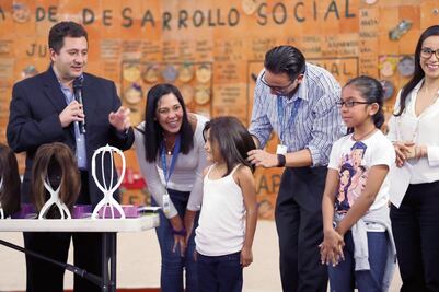 Fundaciones entregan siete pelucas a niñas con cáncer