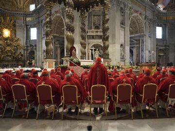 Lucha de poder en el Vaticano: cardenal que impulsa candidatura de Parolin critica "desorden y confusión" de la era de Francisco