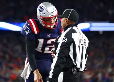 Brady se queja de errores de los referís; Rams siguen con vida