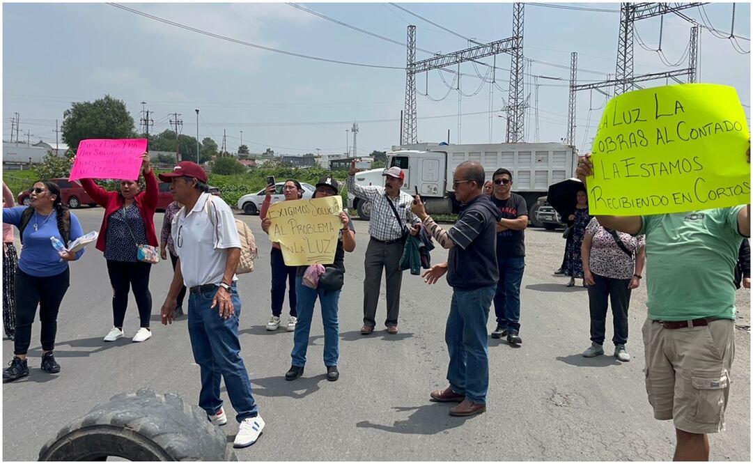 Manifestantes bloquean acceso al Circuito Exterior Mexiquense. Foto: Arturo Contreras