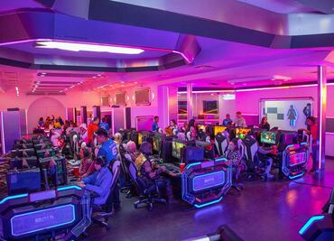 ¿Fan de los videojuegos? Abre el Six Flags Gaming & Coaster Fest