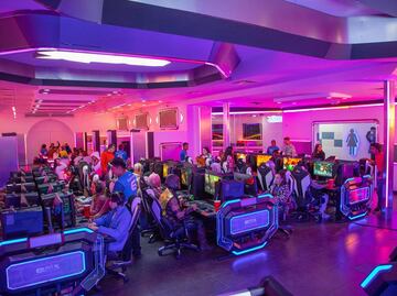 ¿Fan de los videojuegos? Abre el Six Flags Gaming & Coaster Fest