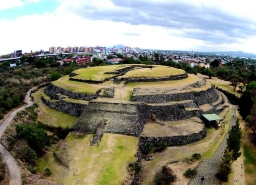 Recorre los túneles de lava del volcán Xitle en el Ajusco