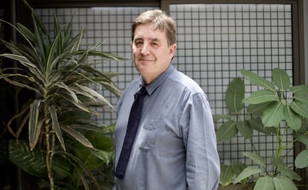 La poesía salva a Luis García Montero; con poemas ha resistido la muerte de su mujer, la escritora Almudena Grandes