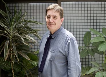 La poesía salva a Luis García Montero; con poemas ha resistido la muerte de su mujer, la escritora Almudena Grandes