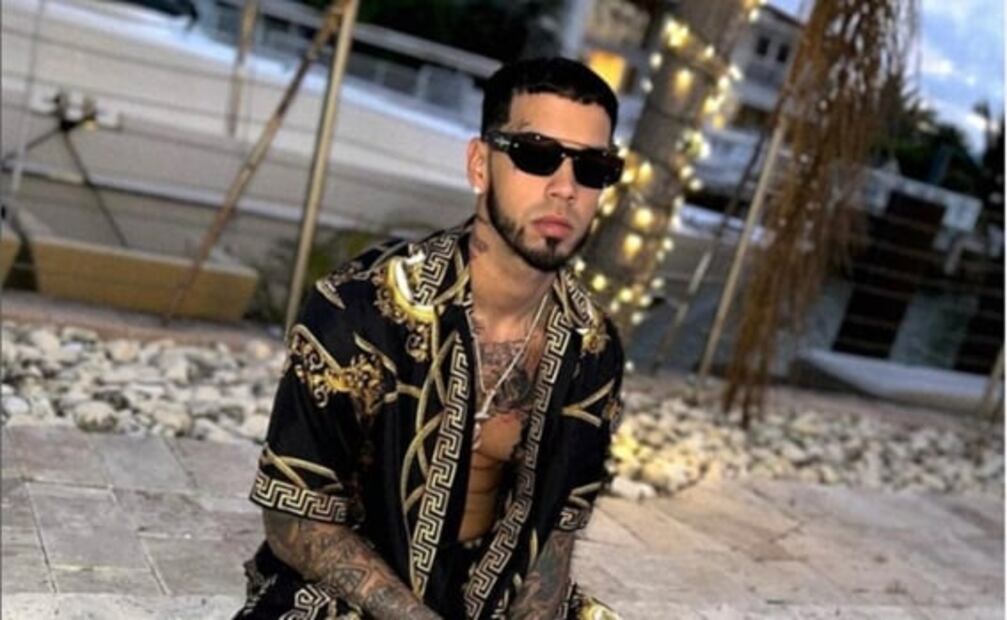 Los hombres también le cantan a la ruptura y estos cantantes lo han hecho