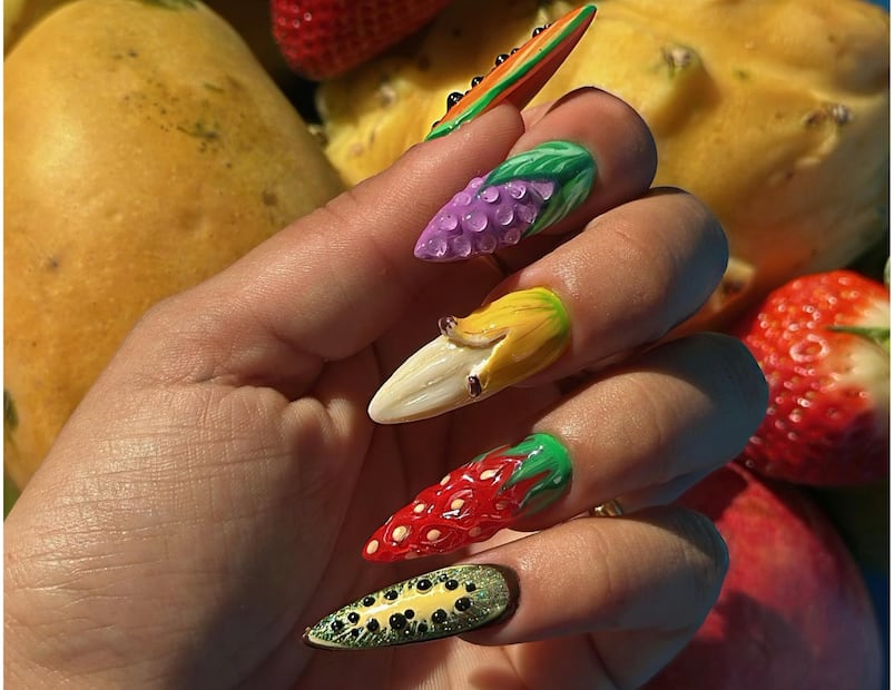 Uñas con frutas 3D. Foto: Instagram @Peachnailz