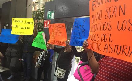 Vecinos de la Cuauhtémoc protestan en sede policial por remoción de mandos