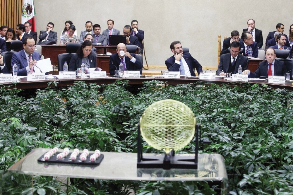 La convocatoria fue respaldada por unanimidad de los 11 consejeros, y aval de PRI, PVEM, Movimiento Ciudadano, PT, Panal y Encuentro Social; aunque Morena, PRD y PAN la rechazaron (ADRIÁN HERNÁNDEZ. EL UNIVERSAL)