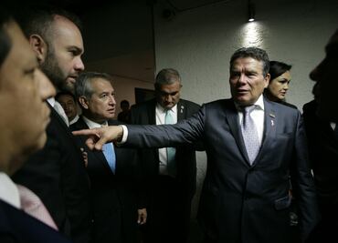 Se reúnen Juan Díaz y César Camacho en la Cámara de Diputados