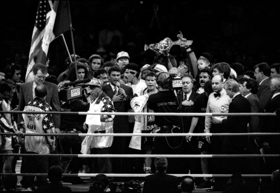 El día que Julio César Chávez llenó el Azteca