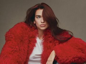 El fabuloso vestido de Dua Lipa hecho con cinturones de cuero