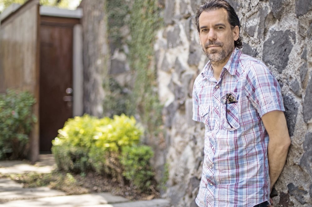 El escritor David Miklos retoma en la nueva publicación personajes y lugares de su libro La piel muerta. FOTO: GERMÁN ESPINOSA. EL UNIVERSAL
