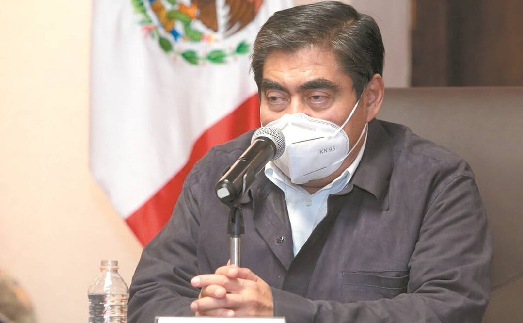 Miguel Barbosa dijo que en gobiernos pasados había simulación de la aplicación del dinero público y que eran comunes las facturas falsas. Foto: Especial