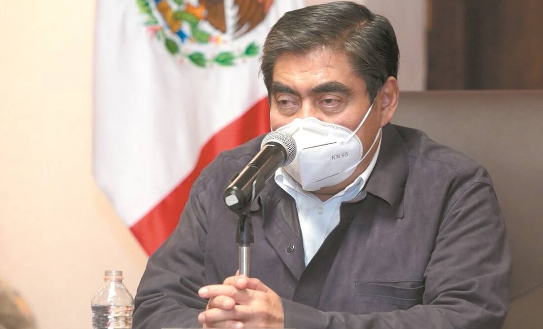 Miguel Barbosa dijo que en gobiernos pasados había simulación de la aplicación del dinero público y que eran comunes las facturas falsas. Foto: Especial