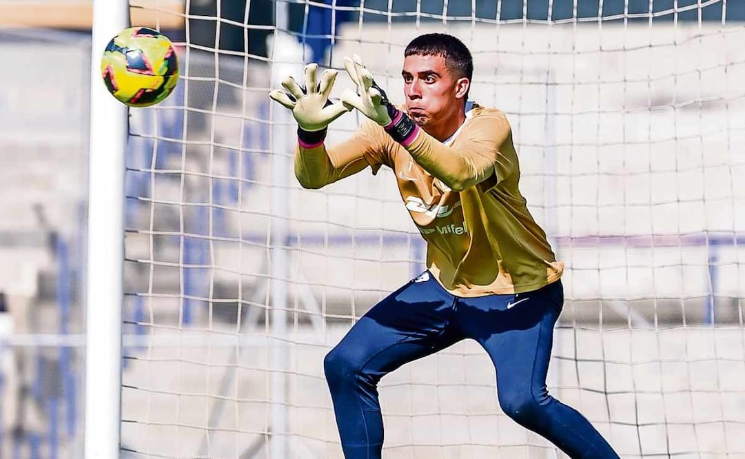 El portero Alex Padilla debutará en el juego contra los rojinegros 26 de enero. Foto: Club Pumas