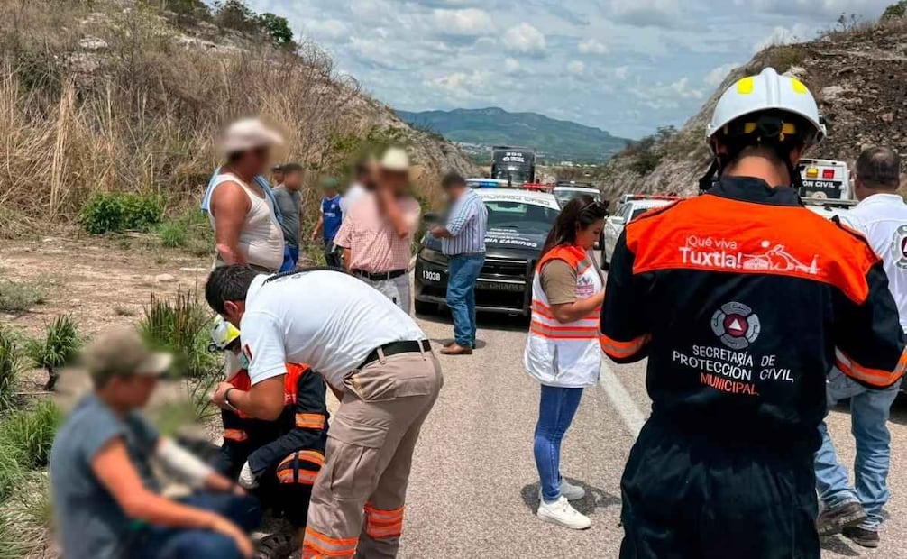 Se lesionaron elementos de la GN y pasajeros. | Foto: Especial.