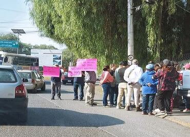Bloquean carretera Las Ánimas en Cuautitlán, Edomex, por construcción de naves industriales