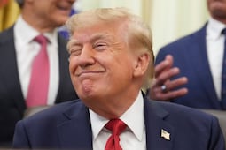 Trump inaugura nuevo helipuerto de la Casa Blanca en medio de tensión con medios de Estados Unidos