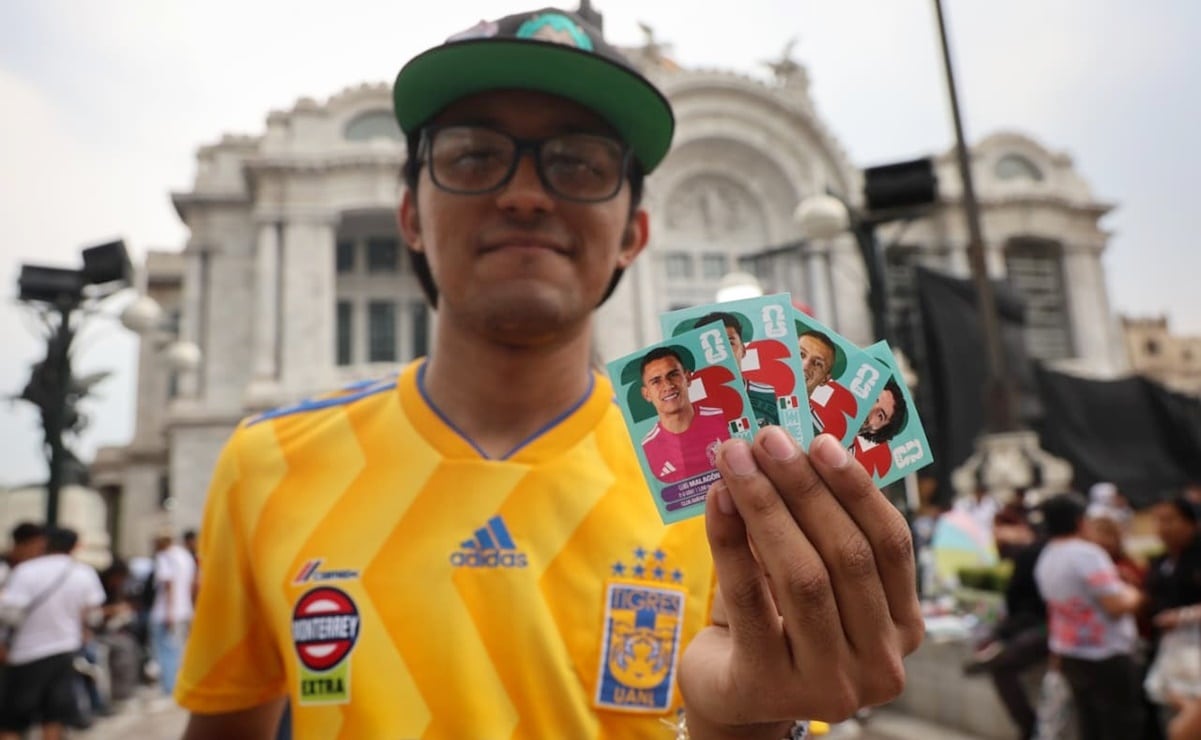 Mundial 2026: «Me quedo hasta que cae la noche»; así se vive el intercambio de estampas del álbum Panini en Bellas Artes