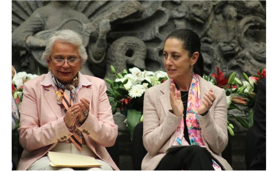 La secretaria estuvo con la Jefa de Gobierno de la CDMX en un evento. Foto: tomada de Twitter @Claudiashein