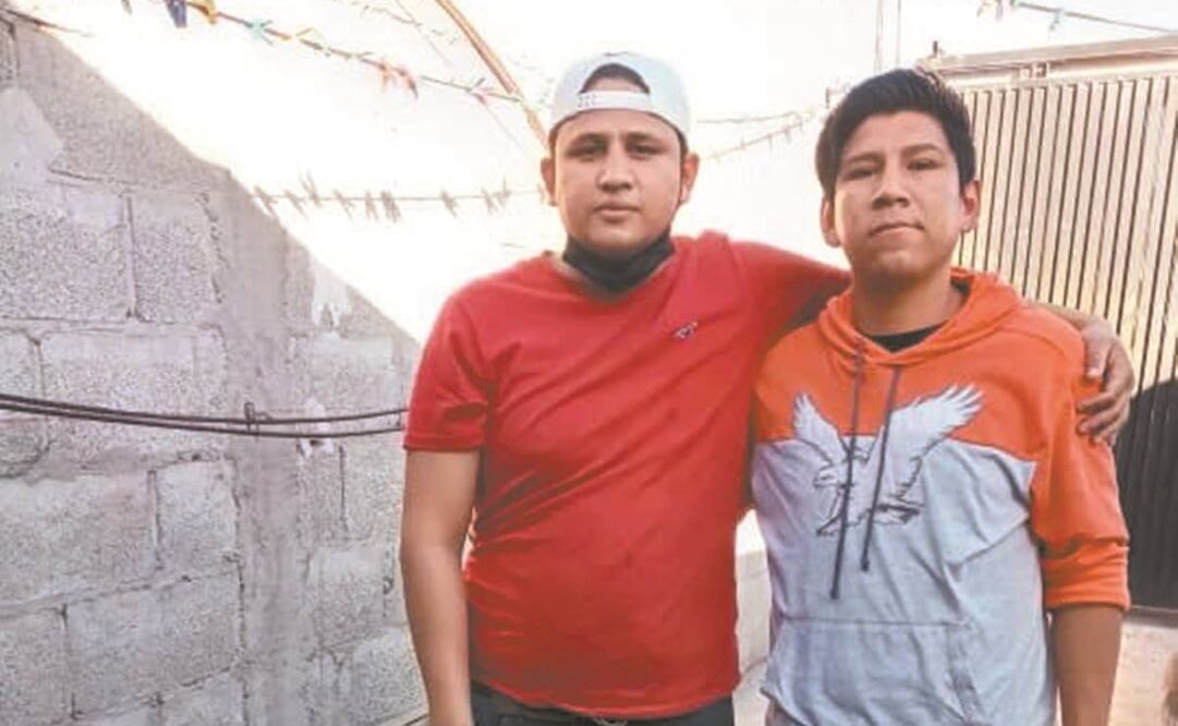 Carlos Alberto Holguín, de 24 años (izquierda), es una de las personas heridas durante la ola de violencia que azotó Ciudad Juárez la tarde noche del jueves pasado. Foto: Especial.