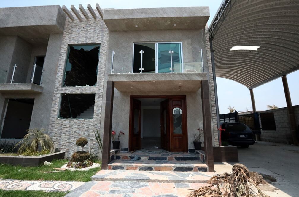 Su gusto era que la luz de día iluminara su espacio, donde era cuidado por su grupo de sicarios, quienes tenían asolados a los pobladores de Palmarito Tochapan. 