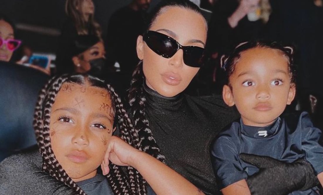 Kim Kardashian posa con sus hijas North y Chicago West. Foto: Instagram de Kim Kardashian
