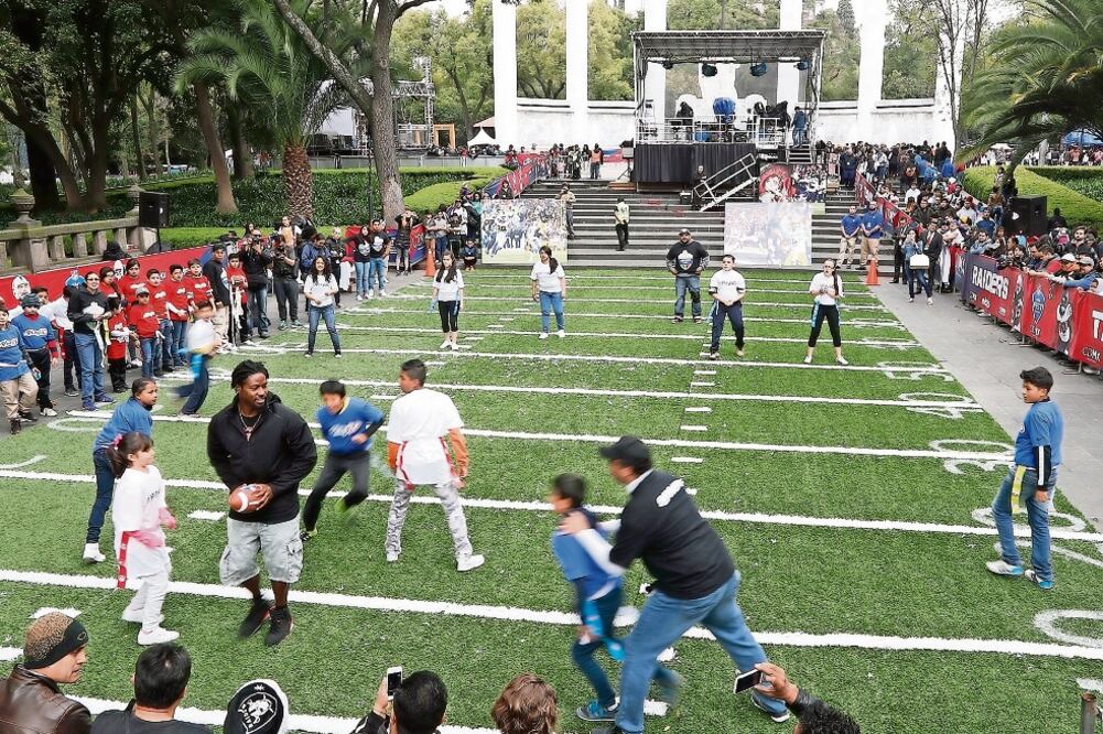 Las actividades en el Fan Fest gustaron mucho a los jovencitos (LUIS CORTÉS. EL UNIVERSAL)