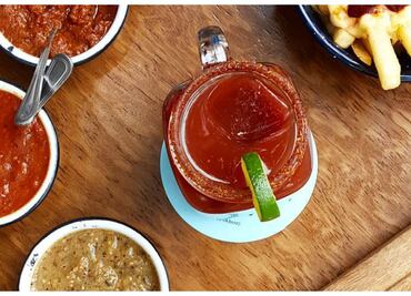 Lugares en la CDMX para tomarte un rico clamato “cura crudas”