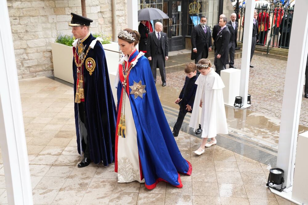 De acuerdo con amigos cercanos de la pareja. el príncipe Guillermo se tomará unos días en Semana Santa para poder estar con Kate y sus hijos Jorge, Charlotte y Louis. Foto: AP/Archivo